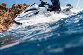 2024-Yamaha-VXCRUISERHO-EU-Pure_White_Solid-Action-007-03